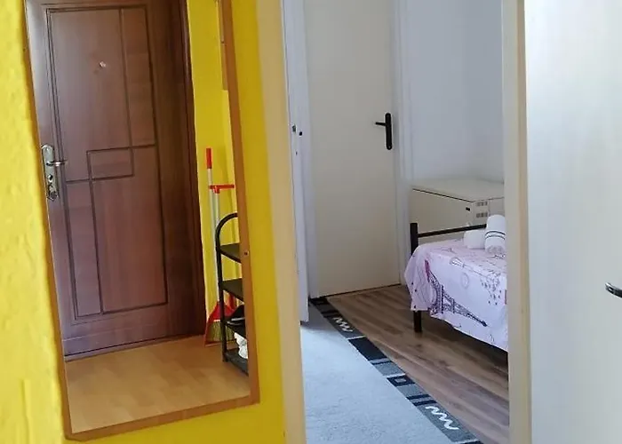 アパート Twins スボティツァ